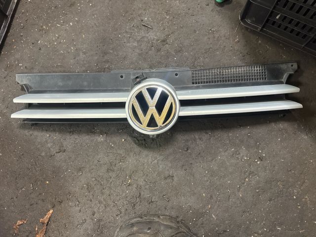 bontott VW GOLF IV Hűtőrács