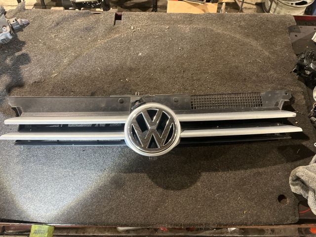 bontott VW GOLF IV Hűtőrács