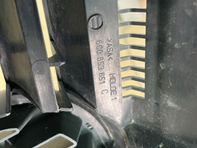 bontott VW GOLF IV Hűtőrács