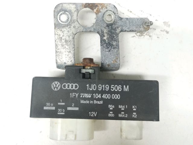 bontott VW GOLF IV Hűtőventilátor Relé