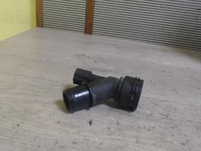 bontott VW GOLF IV Hűtővíz Elosztó Cső