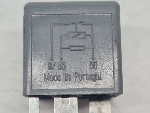 bontott VW GOLF IV Izzító Relé