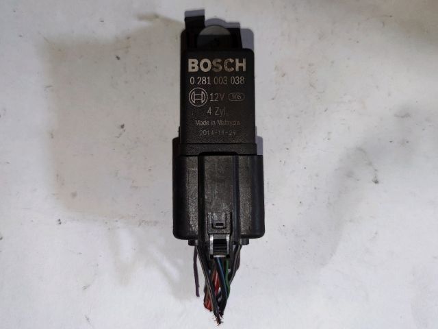 bontott VW GOLF IV Izzító Relé