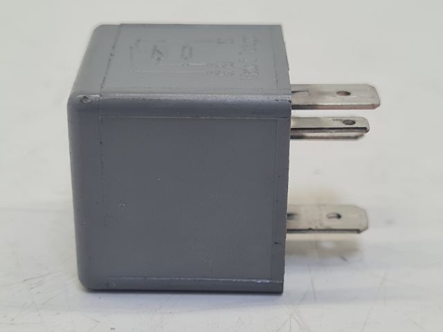 bontott VW GOLF IV Izzító Relé