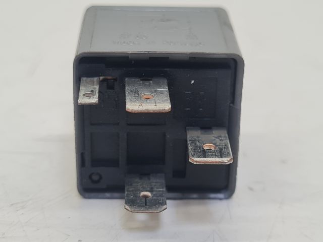 bontott VW GOLF IV Izzító Relé