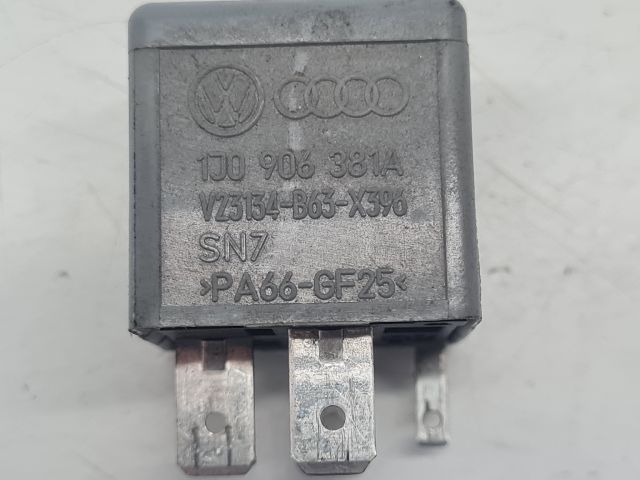 bontott VW GOLF IV Izzító Relé