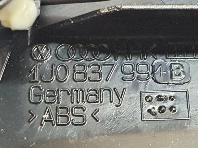 bontott VW GOLF IV Jobb A Oszlop Hangszóró Burkolat