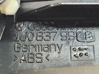 bontott VW GOLF IV Jobb A Oszlop Hangszóró Burkolat