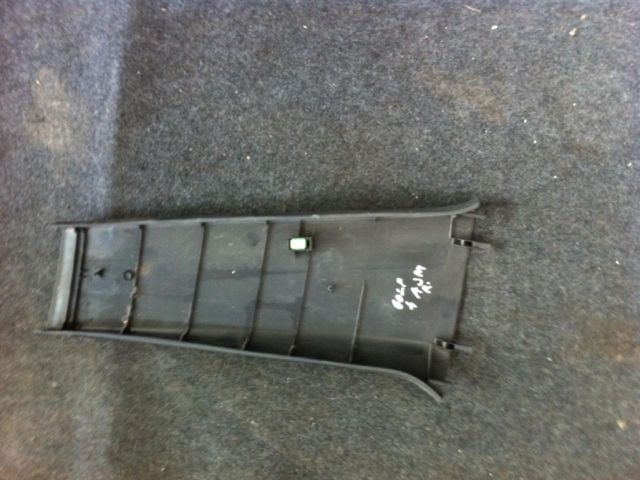 bontott VW GOLF IV Jobb B Oszlop Burkolat
