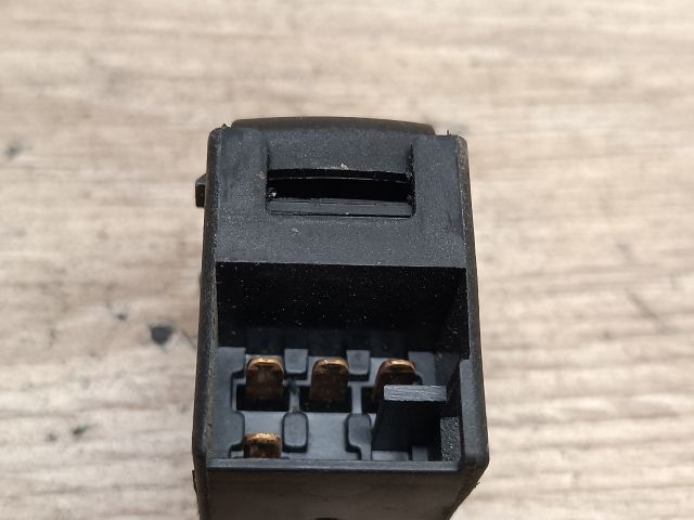 bontott VW GOLF IV Jobb első Ablakemelő Kapcsoló