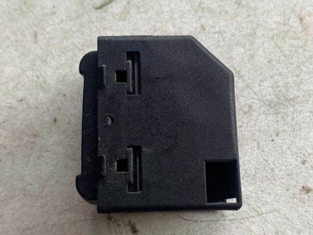 bontott VW GOLF IV Jobb első Ablakemelő Kapcsoló