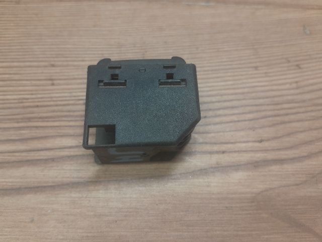 bontott VW GOLF IV Jobb első Ablakemelő Kapcsoló