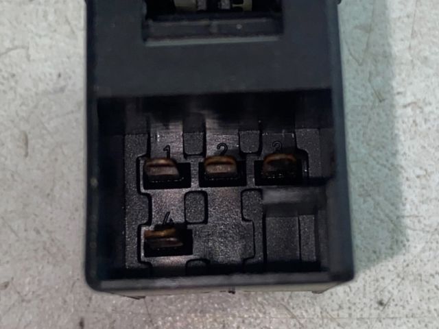 bontott VW GOLF IV Jobb első Ablakemelő Kapcsoló