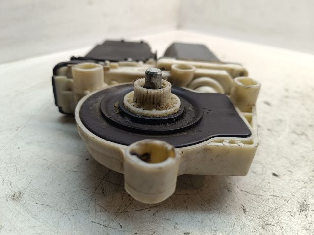 bontott VW GOLF IV Jobb első Ablakemelő Motor