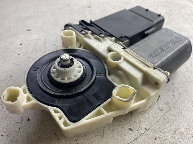 bontott VW GOLF IV Jobb első Ablakemelő Motor