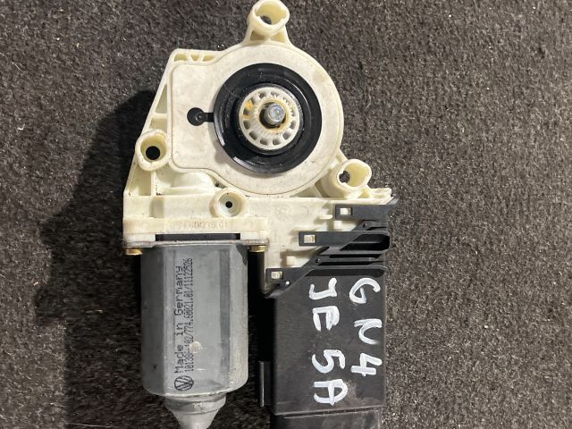 bontott VW GOLF IV Jobb első Ablakemelő Motor
