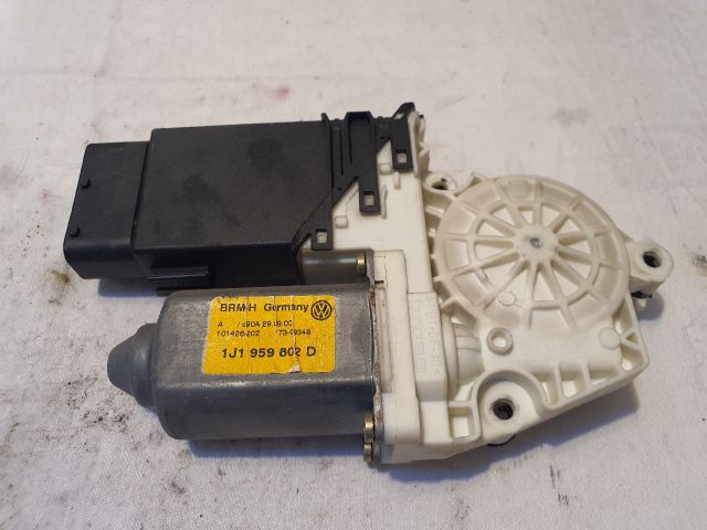 bontott VW GOLF IV Jobb első Ablakemelő Motor