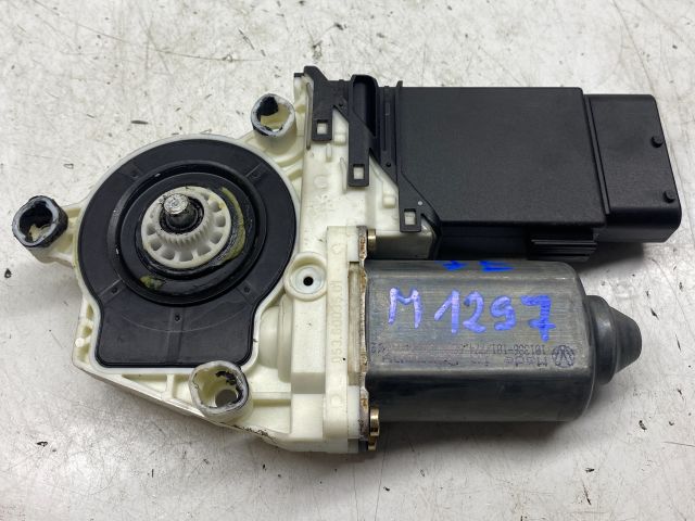 bontott VW GOLF IV Jobb első Ablakemelő Motor