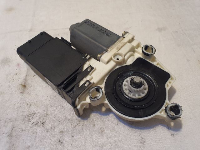 bontott VW GOLF IV Jobb első Ablakemelő Motor