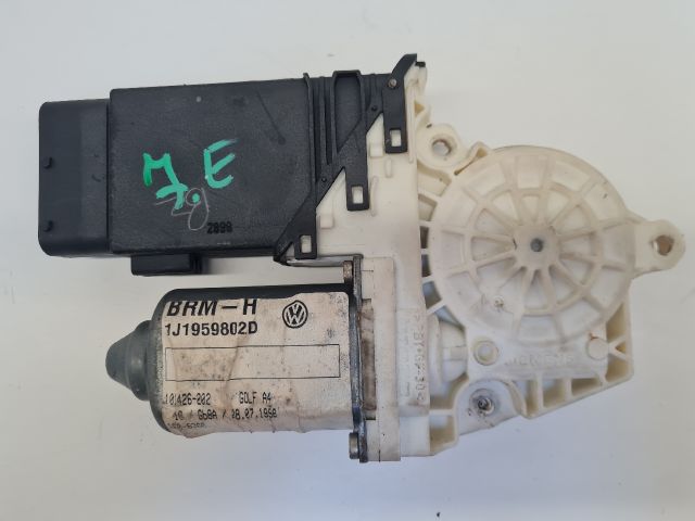 bontott VW GOLF IV Jobb első Ablakemelő Motor