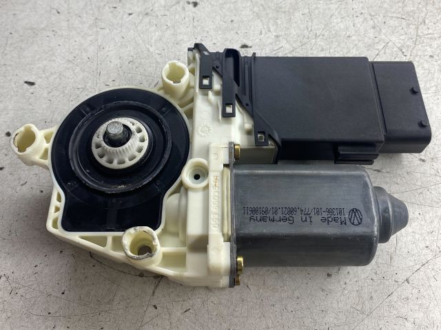 bontott VW GOLF IV Jobb első Ablakemelő Motor