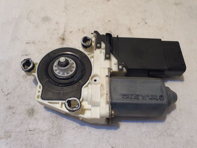 bontott VW GOLF IV Jobb első Ablakemelő Motor