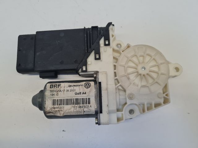 bontott VW GOLF IV Jobb első Ablakemelő Motor