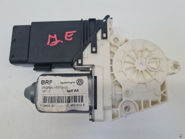 bontott VW GOLF IV Jobb első Ablakemelő Motor