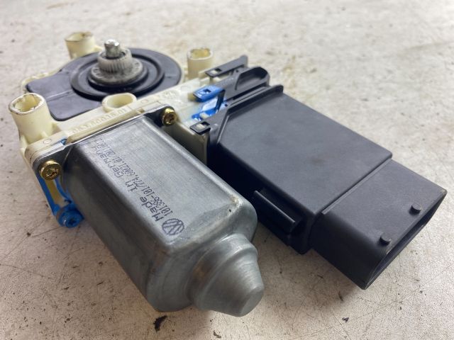 bontott VW GOLF IV Jobb első Ablakemelő Motor