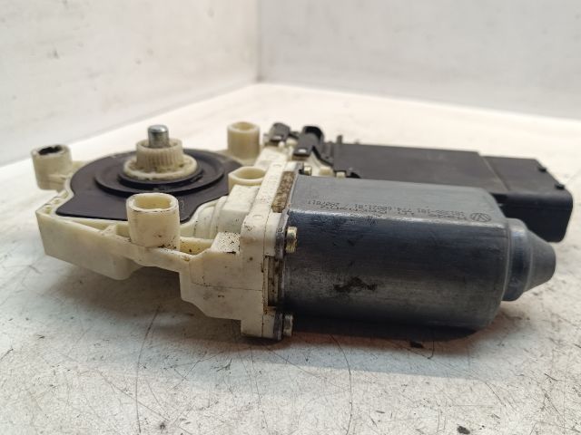 bontott VW GOLF IV Jobb első Ablakemelő Motor