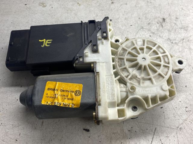 bontott VW GOLF IV Jobb első Ablakemelő Motor