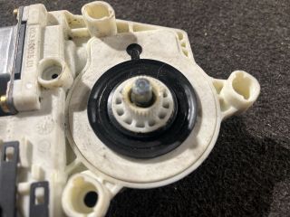 bontott VW GOLF IV Jobb első Ablakemelő Motor