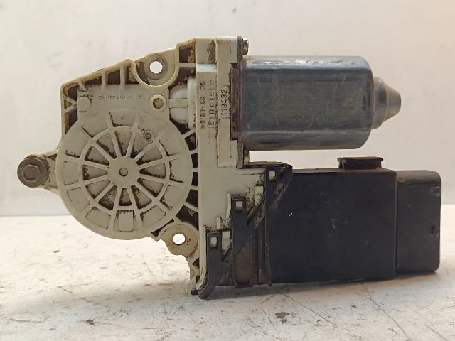 bontott VW GOLF IV Jobb első Ablakemelő Motor