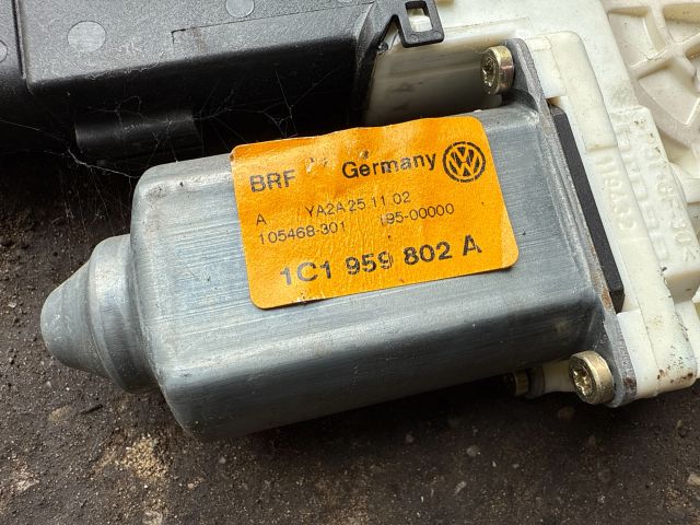 bontott VW GOLF IV Jobb első Ablakemelő Motor