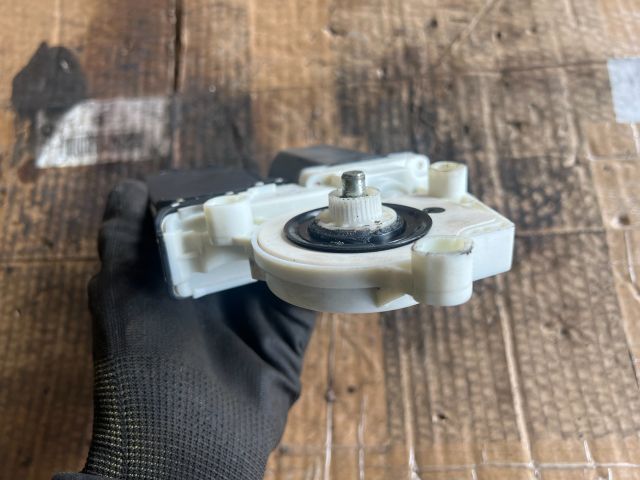 bontott VW GOLF IV Jobb első Ablakemelő Motor