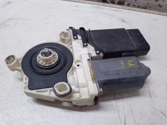 bontott VW GOLF IV Jobb első Ablakemelő Motor