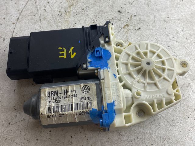 bontott VW GOLF IV Jobb első Ablakemelő Motor