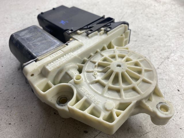 bontott VW GOLF IV Jobb első Ablakemelő Motor