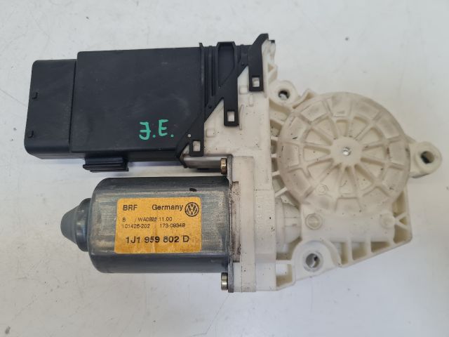 bontott VW GOLF IV Jobb első Ablakemelő Motor
