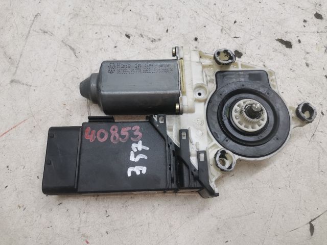 bontott VW GOLF IV Jobb első Ablakemelő Motor