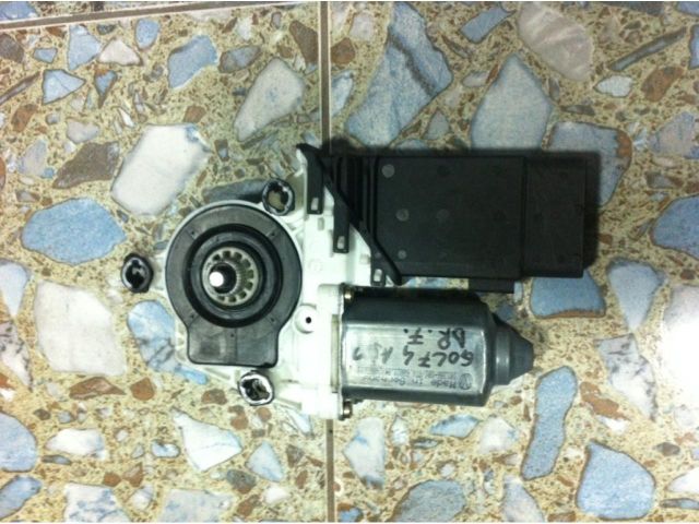 bontott VW GOLF IV Jobb első Ablakemelő Motor