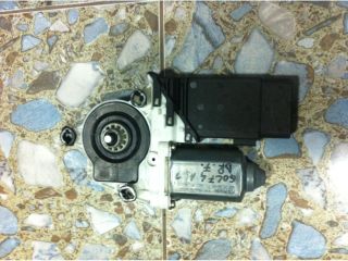 bontott VW GOLF IV Jobb első Ablakemelő Motor