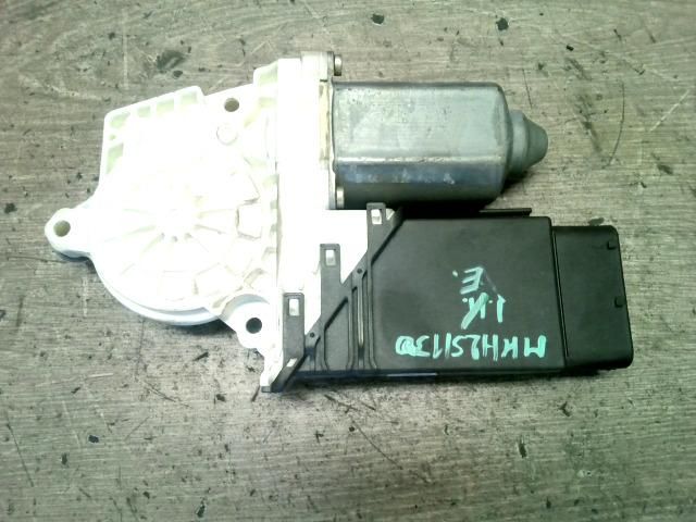 bontott VW GOLF IV Jobb első Ablakemelő Motor