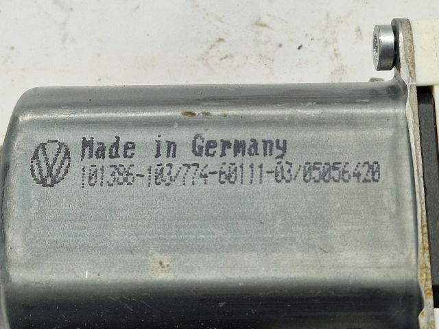 bontott VW GOLF IV Jobb első Ablakemelő Motor