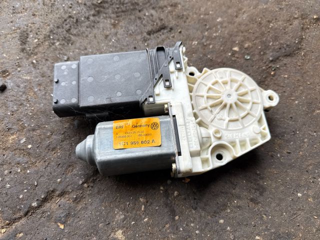 bontott VW GOLF IV Jobb első Ablakemelő Motor