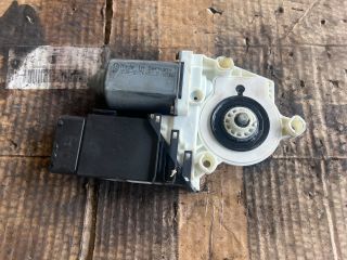 bontott VW GOLF IV Jobb első Ablakemelő Motor