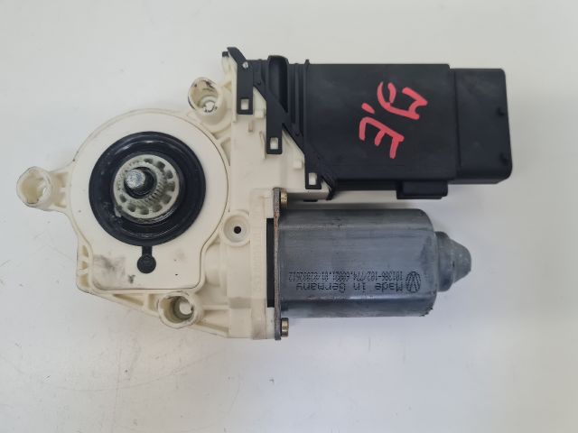 bontott VW GOLF IV Jobb első Ablakemelő Motor