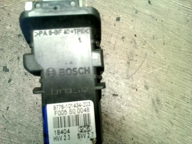 bontott VW GOLF IV Jobb első Ablakemelő Motor