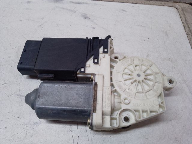 bontott VW GOLF IV Jobb első Ablakemelő Motor