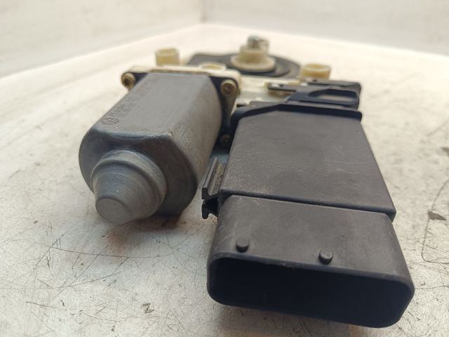 bontott VW GOLF IV Jobb első Ablakemelő Motor